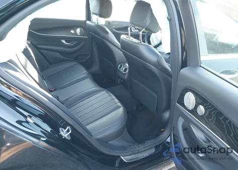 2019 Mercedes-Benz E 300 4Matic z USA, uszkodzony, nr VIN WDDZF4KB4KA508339